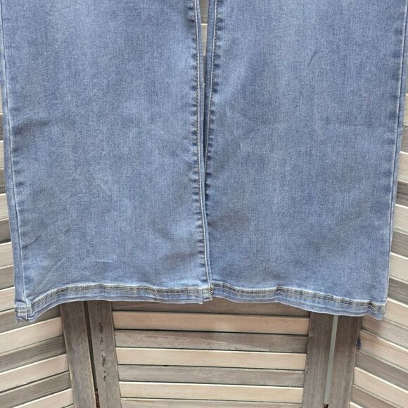 Women's Plus Size High-Rise Anywhere Flare Jeans | Knox Rose | 22 - Picture 3 of 12